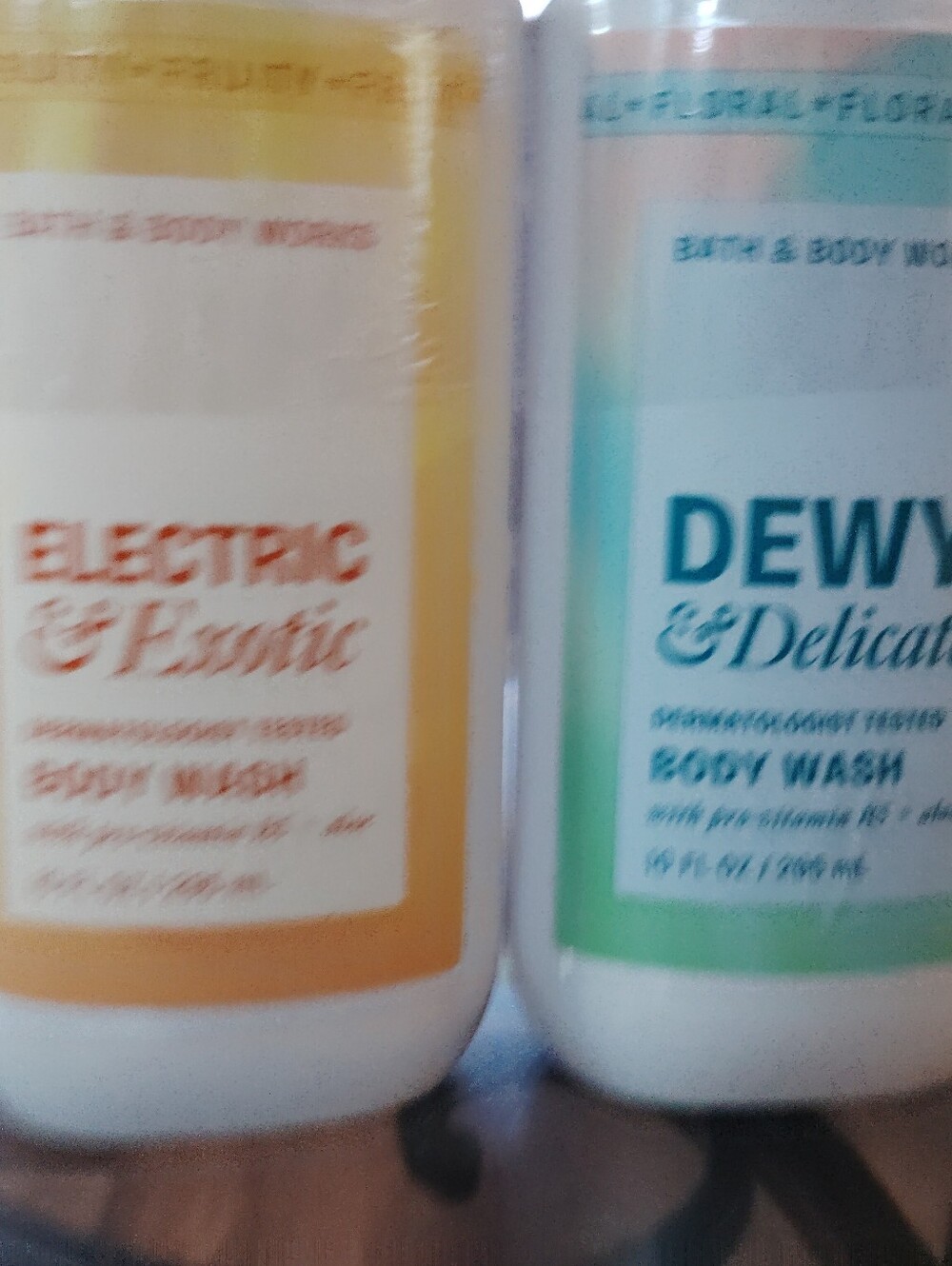Bath & Body Works Electric & Dewy Body Wash Duo — Yellow & Teal - Picture 2 of 6